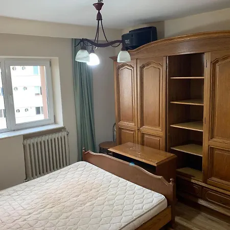 Apartament Cu 3 Camere, Spatios, Zona Umf דירה